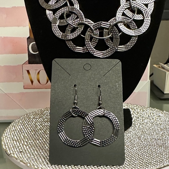 Elegant Silver Chain Link Necklace & earrings set - Picture 2 of 3